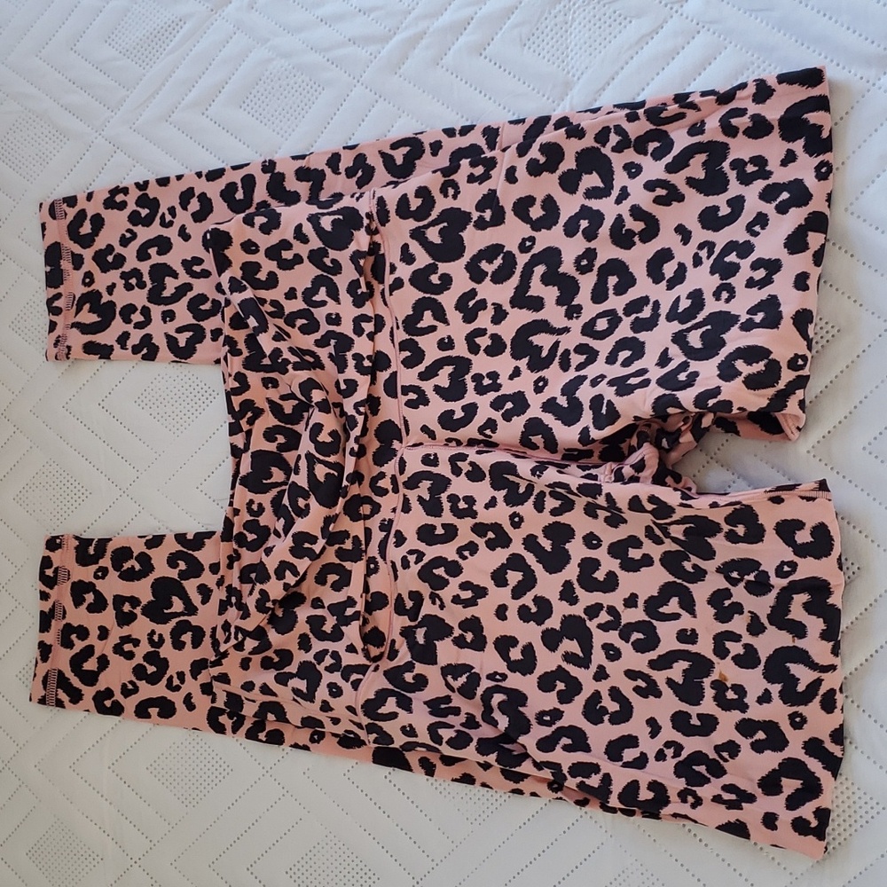 OFFLINE By Aerie Real Me High Waisted Twist Legging, Size M - Picture 9 of 11